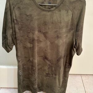Lululemon Men's Olive Camouflage Green T-Shirt